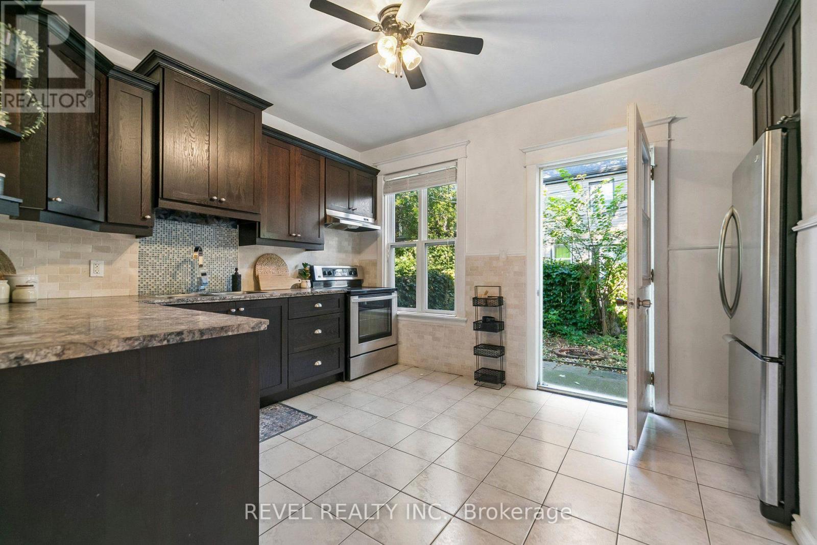 36 HOLTON AVENUE N - 16