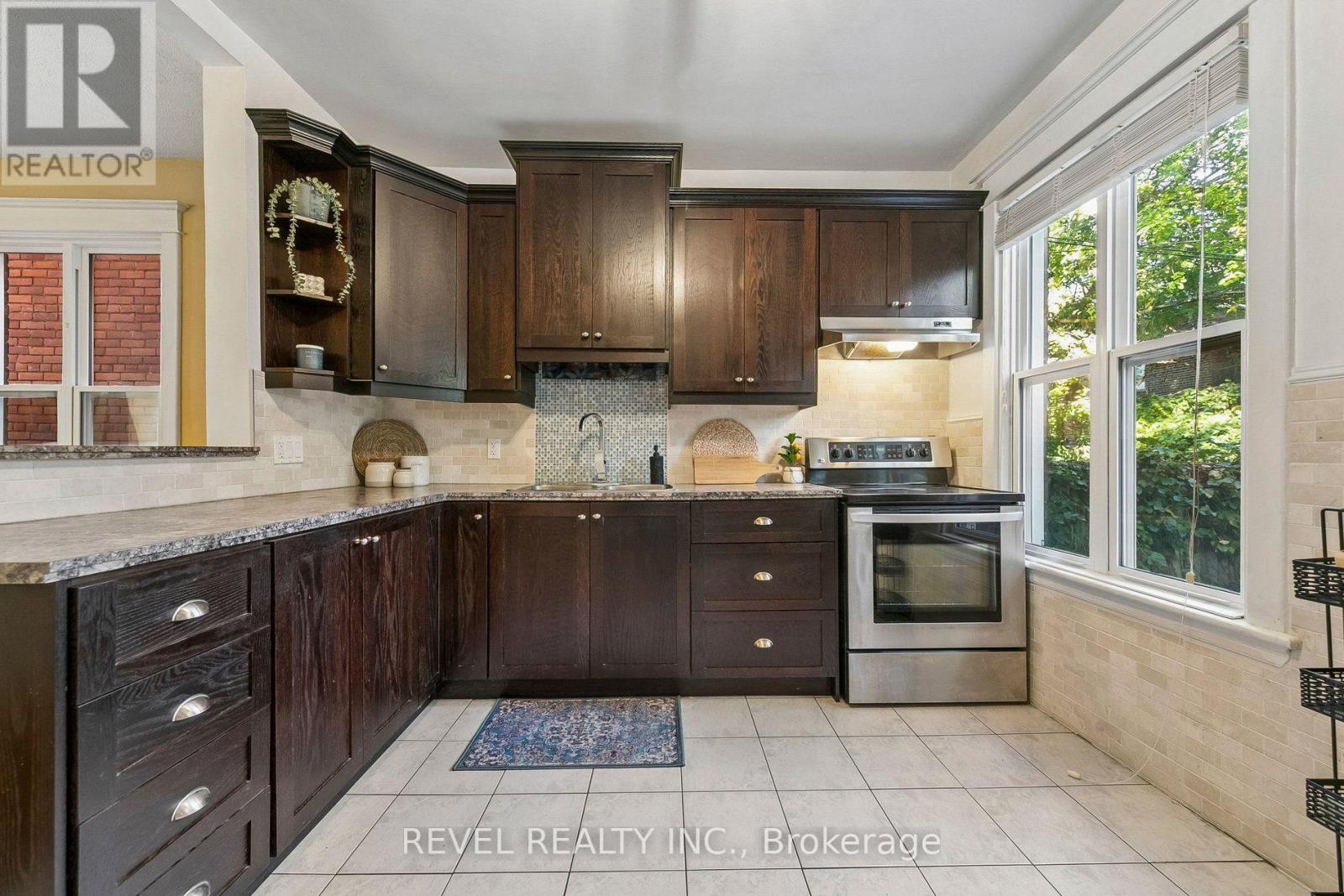 36 HOLTON AVENUE N - 18