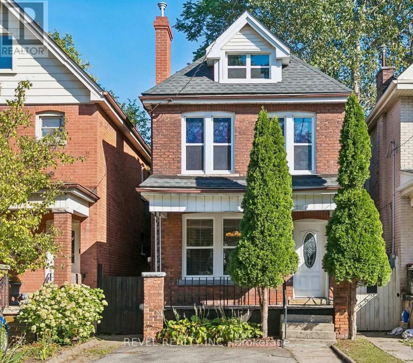 36 HOLTON AVENUE N - 2