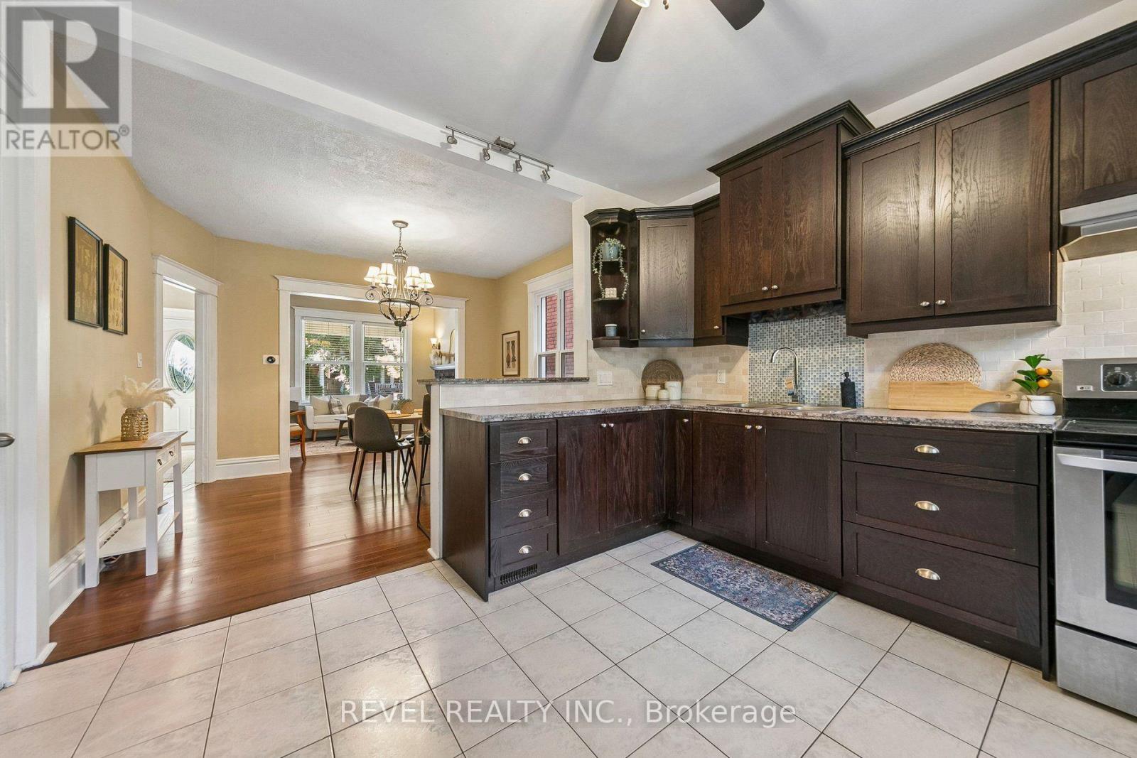 36 HOLTON AVENUE N - 20