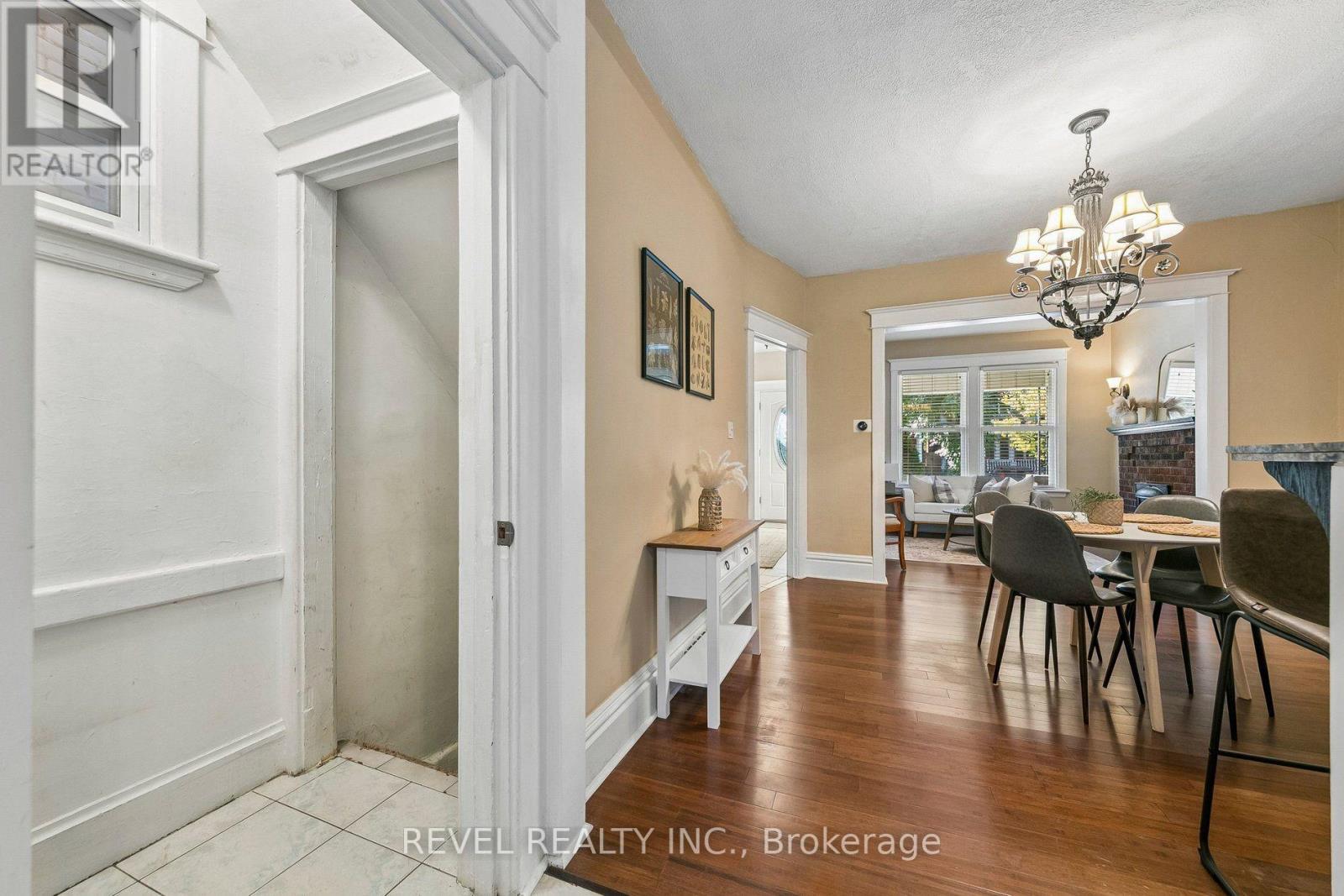 36 HOLTON AVENUE N - 22