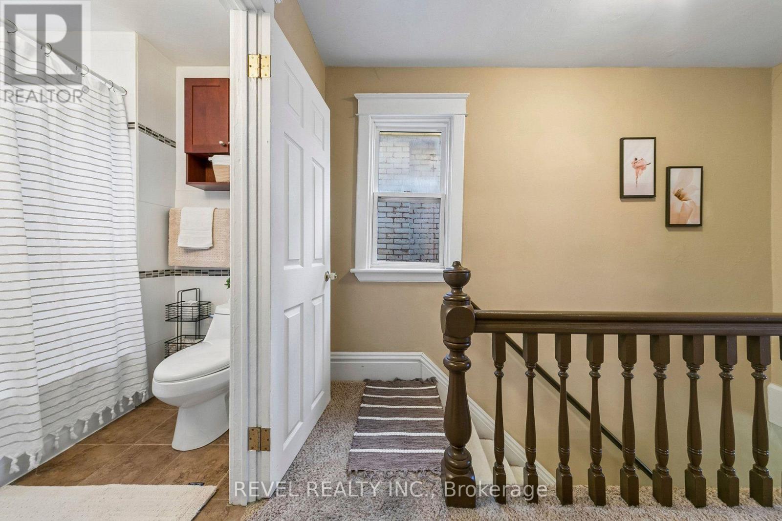 36 HOLTON AVENUE N - 23
