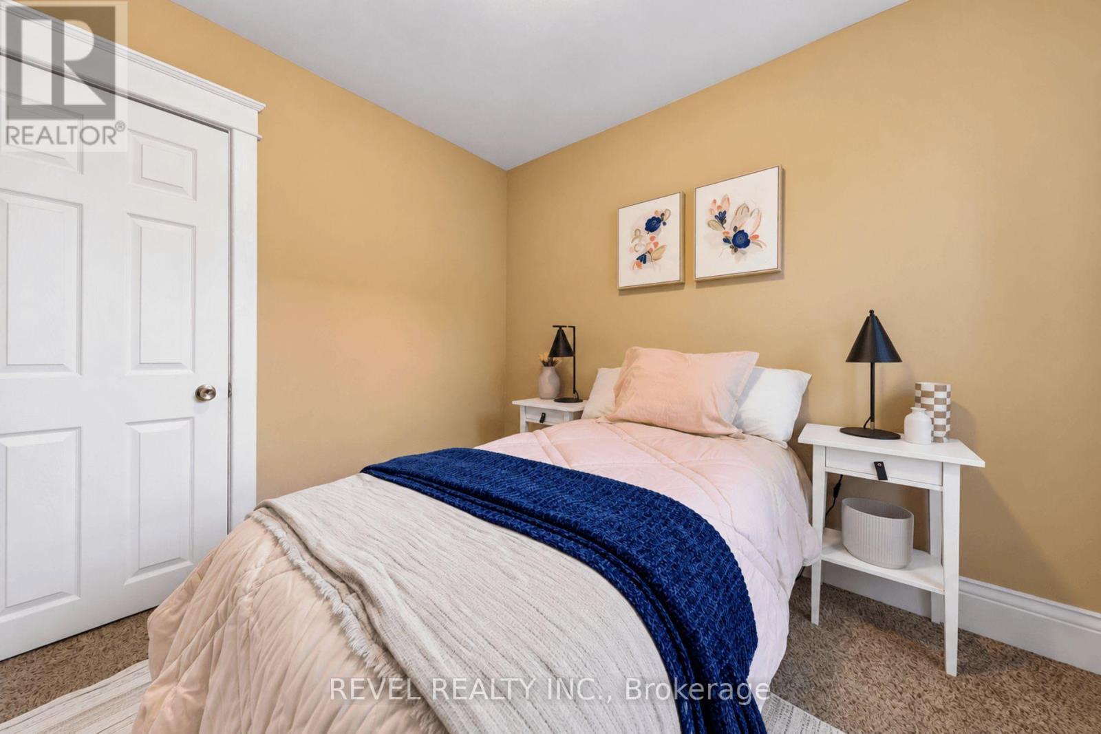 36 HOLTON AVENUE N - 26