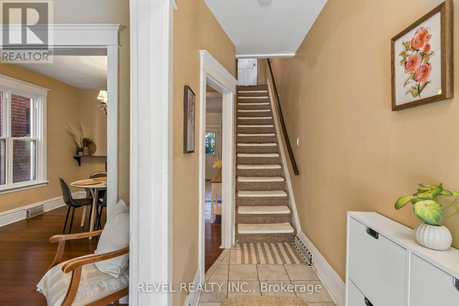36 HOLTON AVENUE N - 9