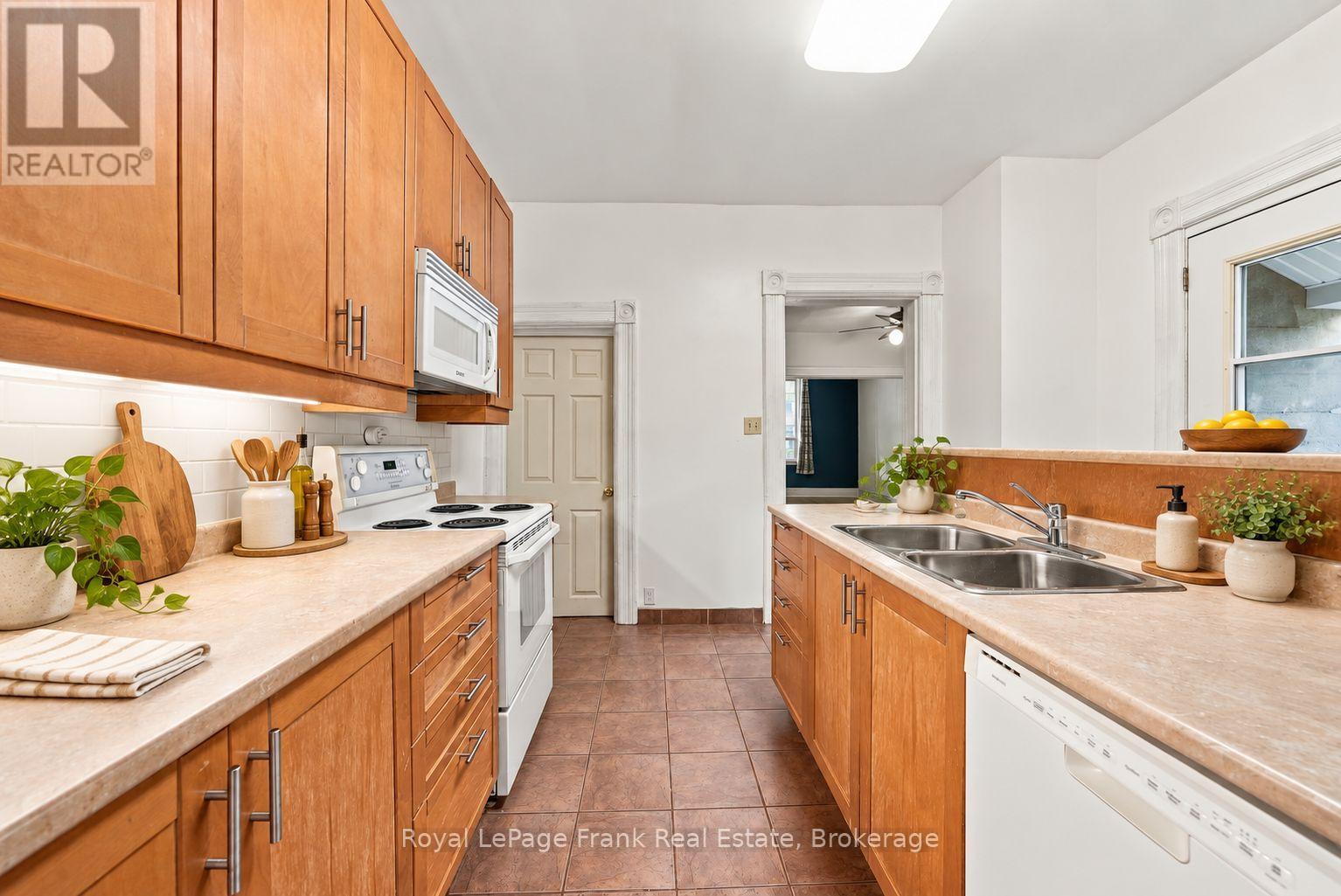 492 HOPKINS AVENUE - 19
