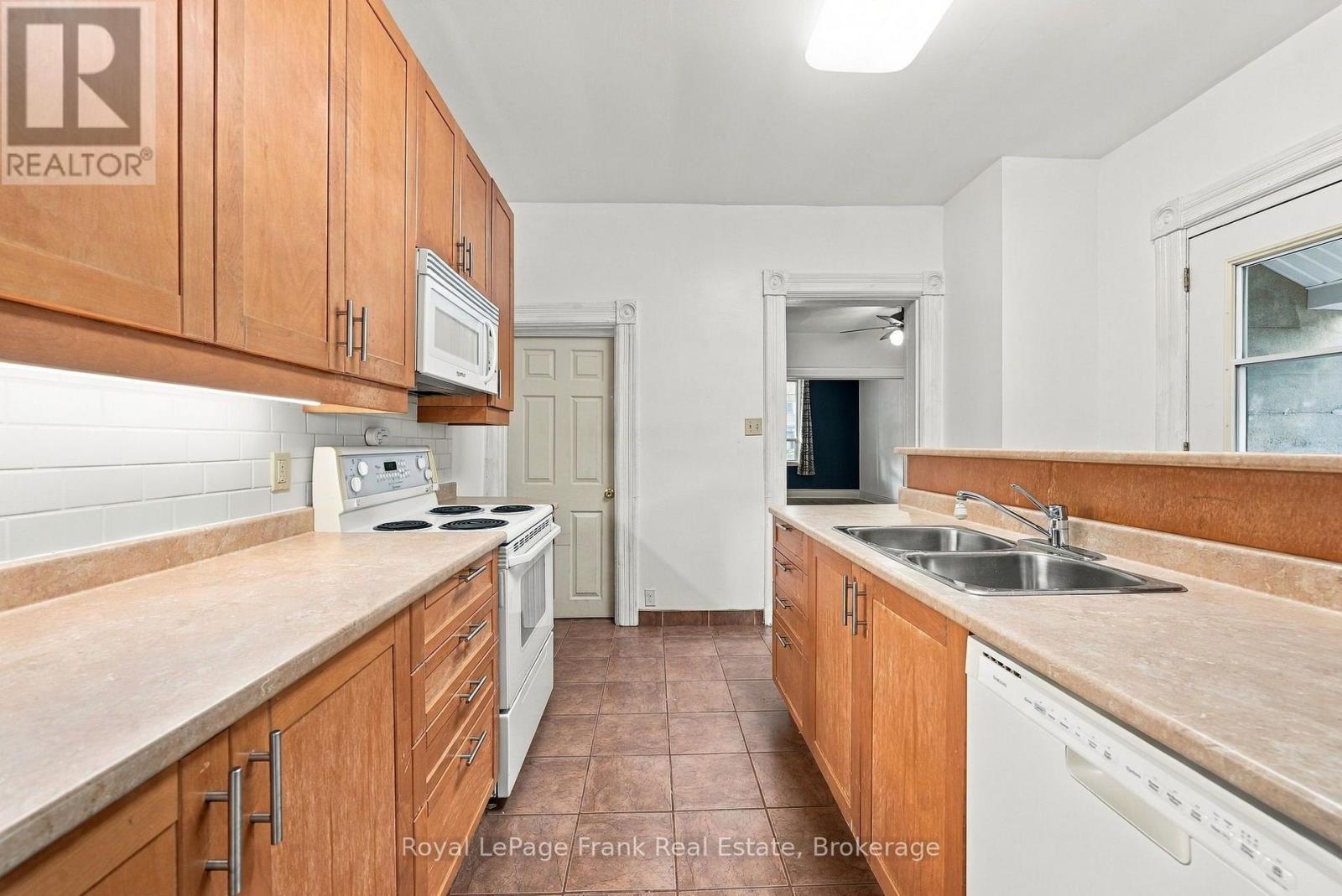 492 HOPKINS AVENUE - Image 20