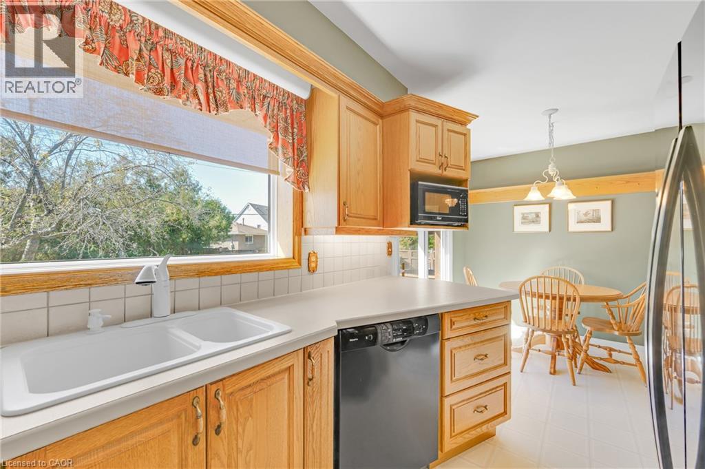 588 LOUISE Drive - 18