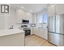 8, 828 8 Avenue NE - photo 2