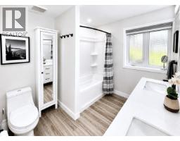 1922 Glen Gary Drive, Kamloops, BC V2E1R4 Photo 19