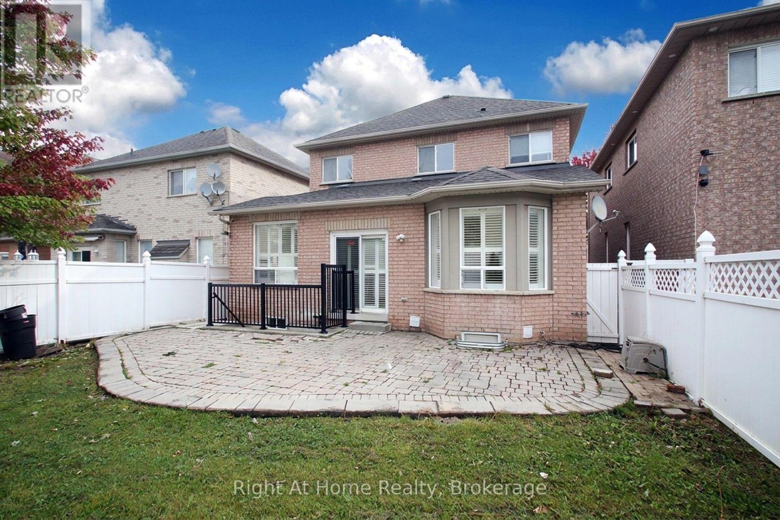 181 Fairlane Crescent — photo 42