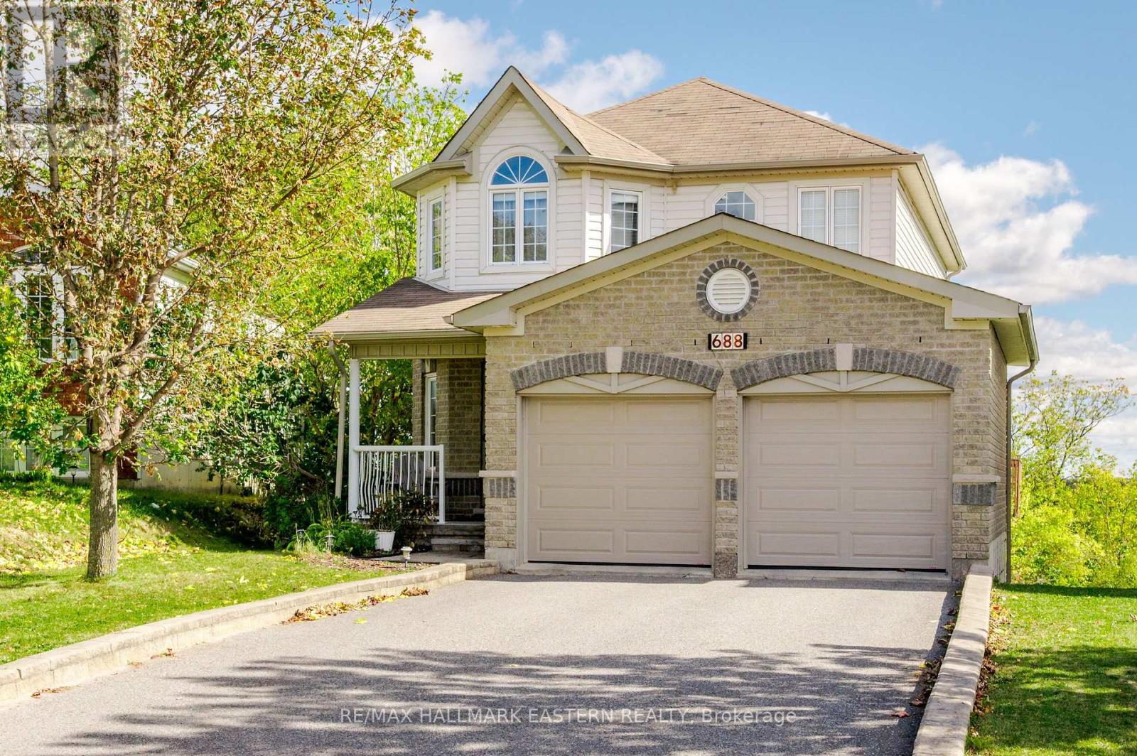 688 TRAILVIEW DRIVE - 1