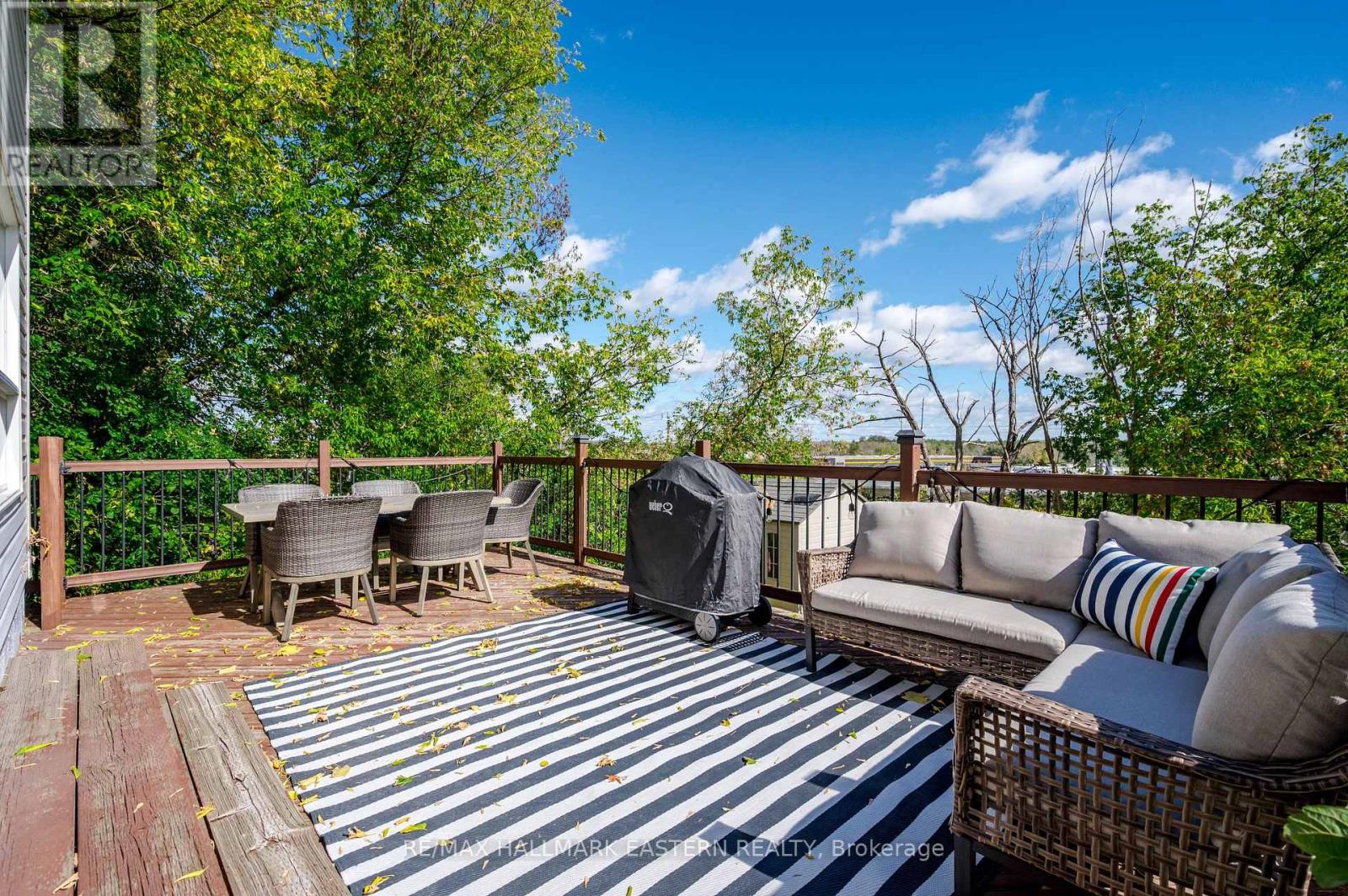 688 TRAILVIEW DRIVE - 40