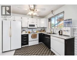 Living room - 109 Boyce Street, Red Deer, AB T4R1P2 Photo 6