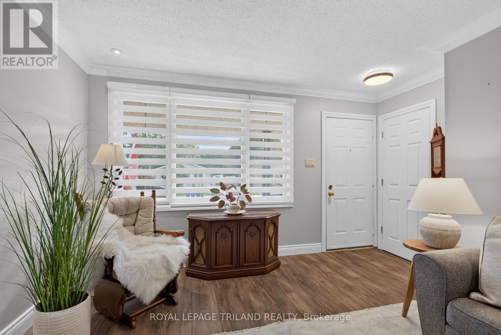 21 JENA CRESCENT - 6