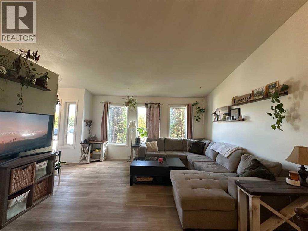 5116 38 Street - 7