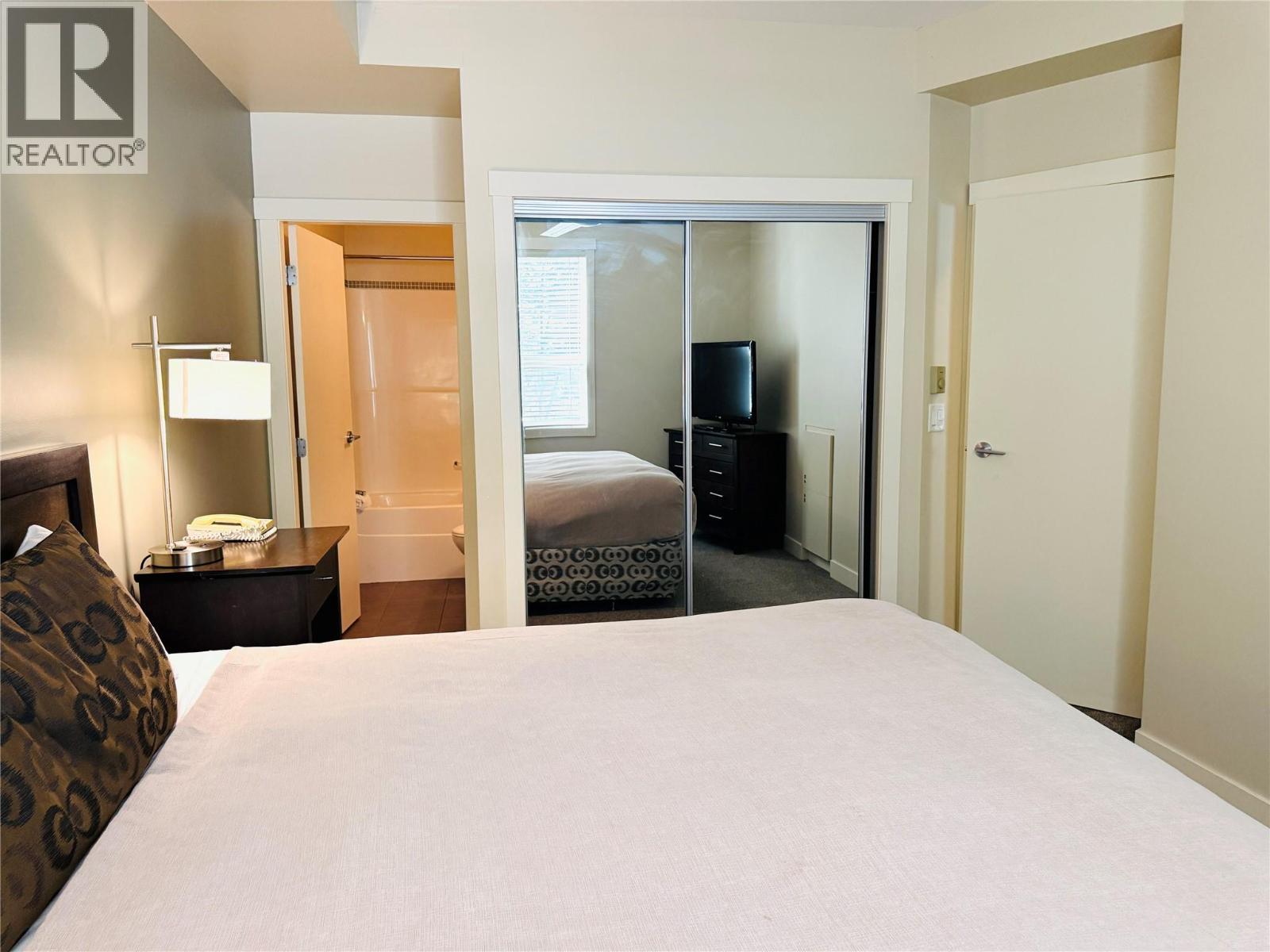 #215 D 2049 SUMMIT Drive - 21
