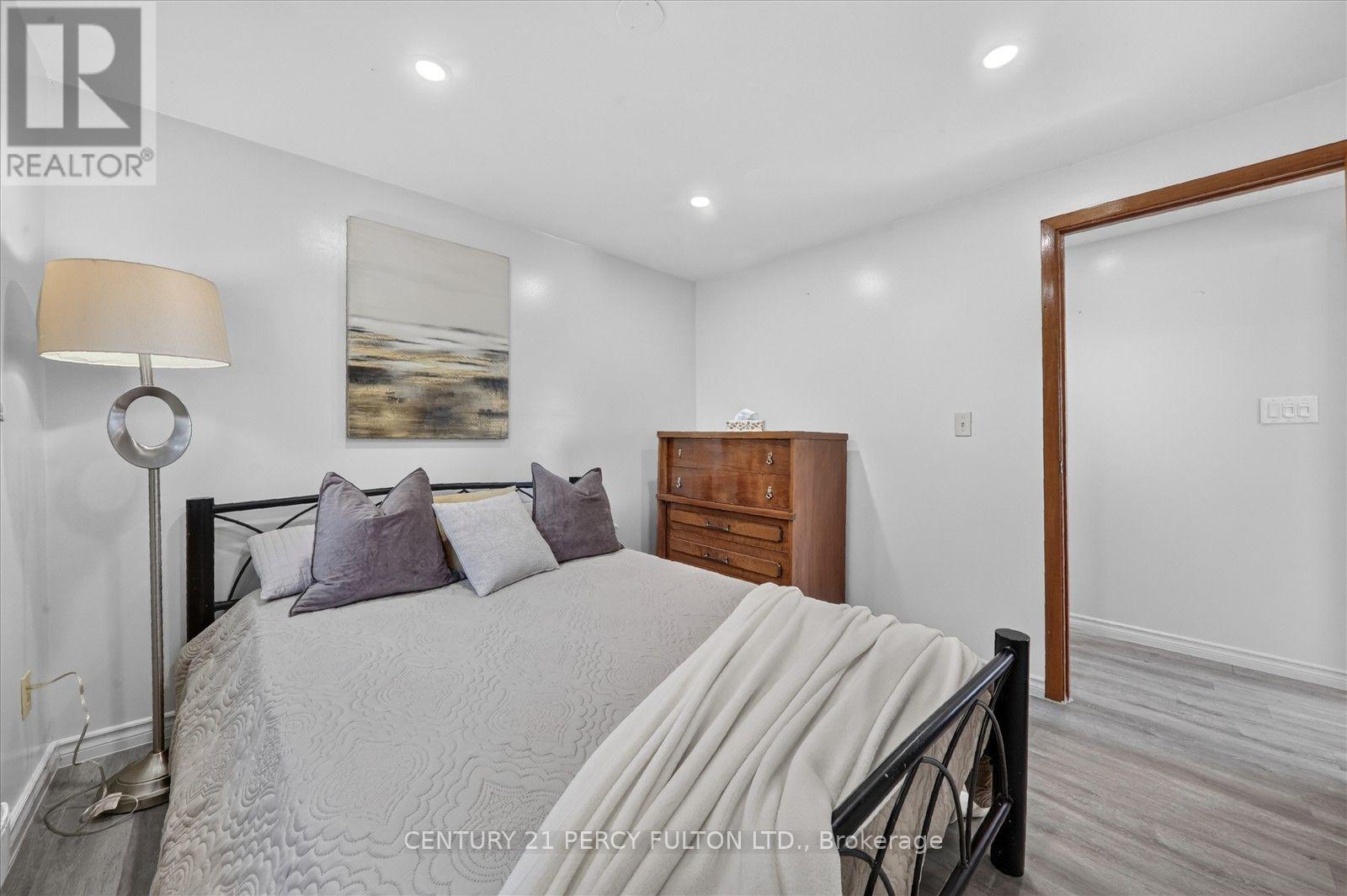 135 Cedar Crest Beach Road, Clarington, ON photo 21