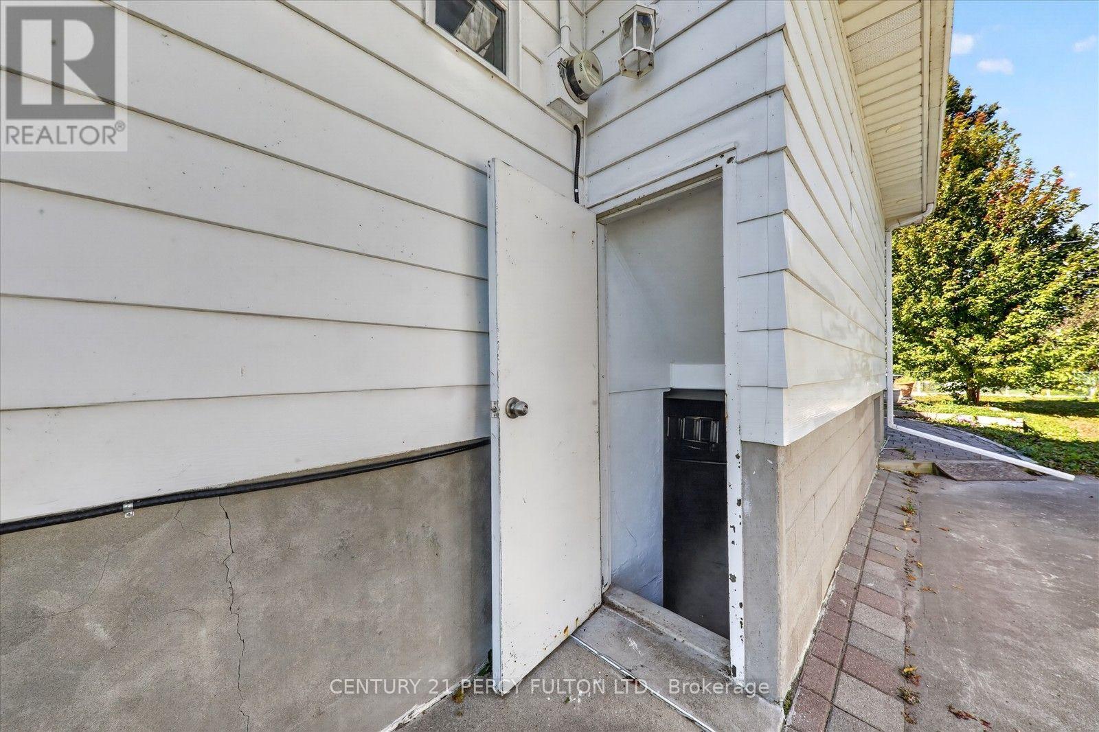 135 Cedar Crest Beach Road, Clarington, ON photo 36