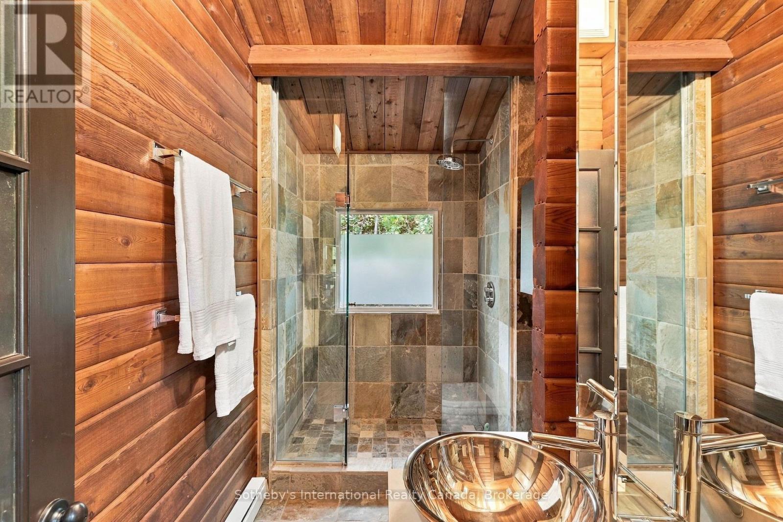 146 CHAMONIX CRESCENT - 28