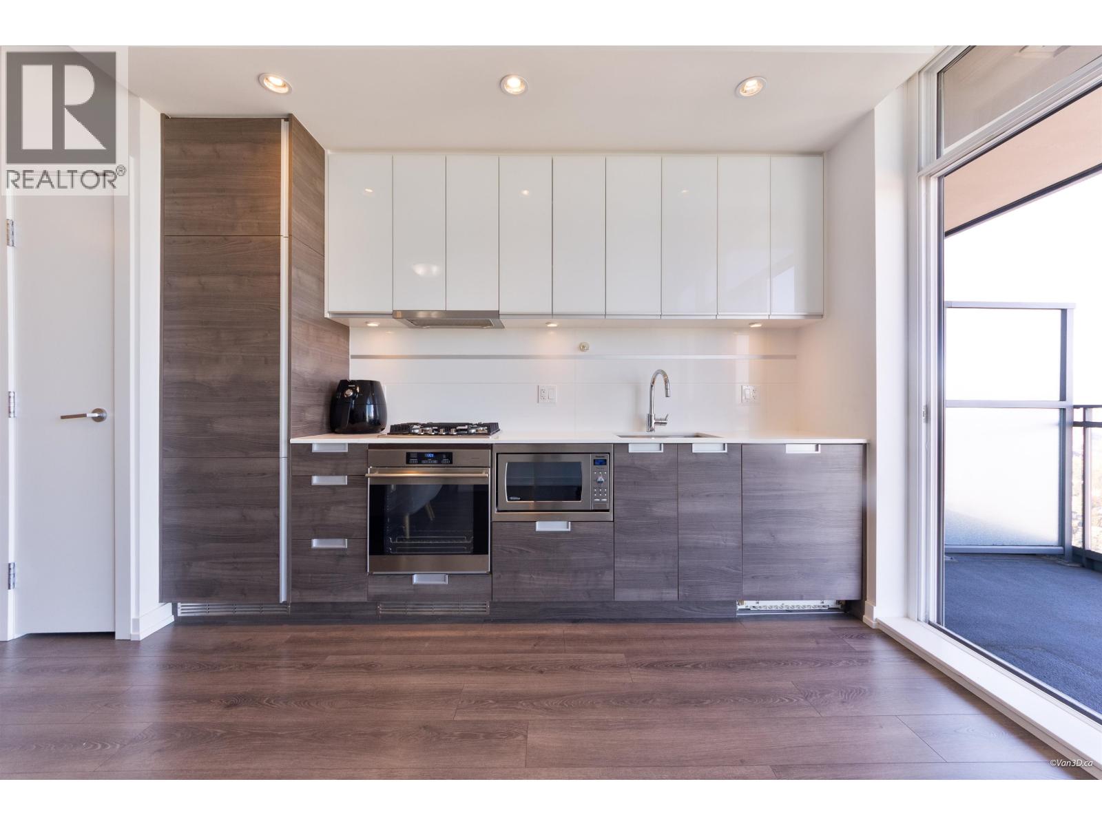 3606 4688 KINGSWAY, Burnaby - Image 1