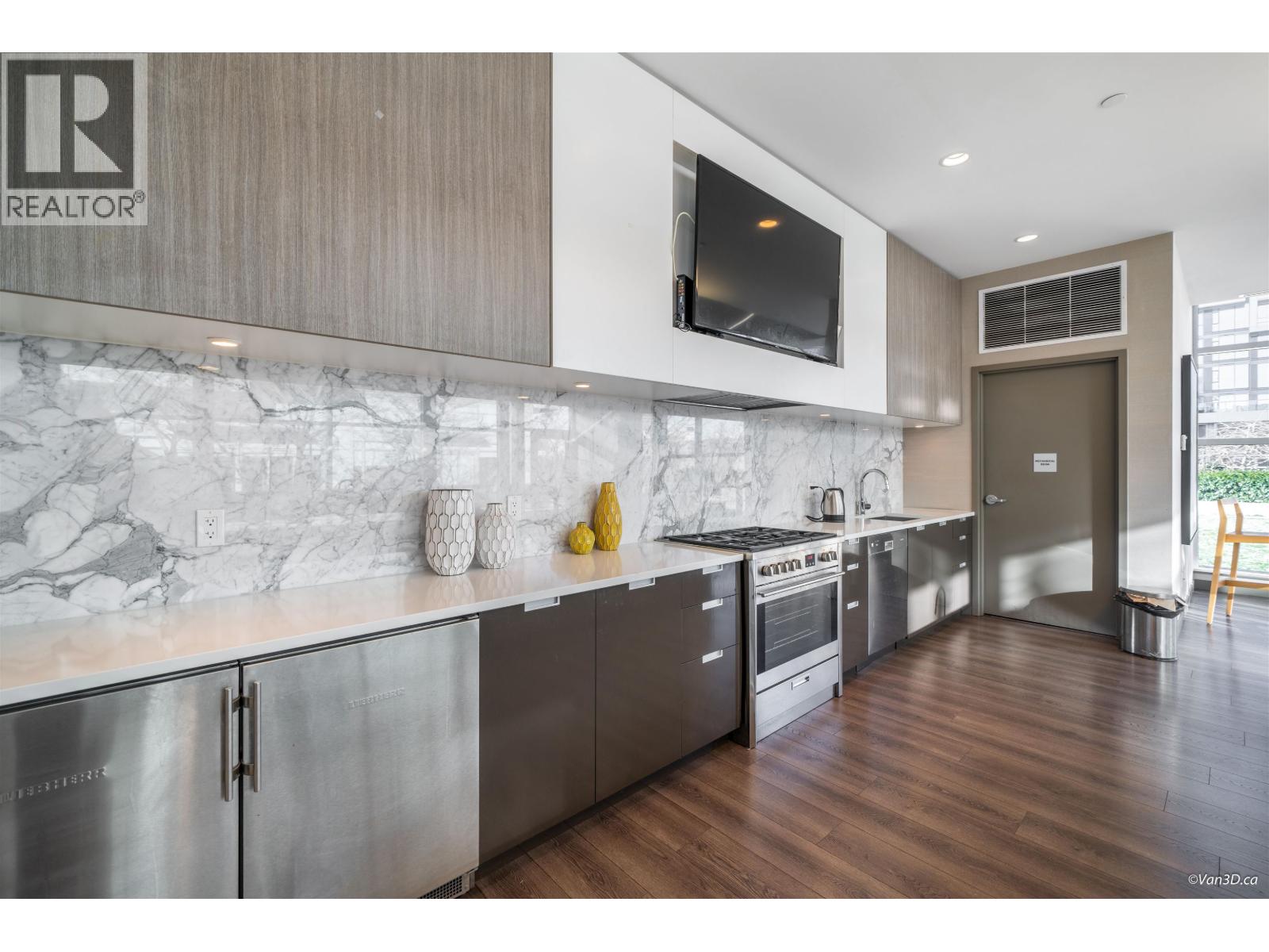 3606 4688 KINGSWAY, Burnaby - Image 1