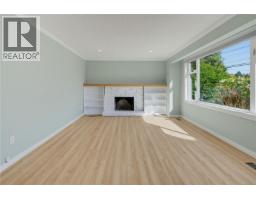 Kitchen - 916 Burnside Rd W, Saanich, BC V8Z1N2 Photo 10
