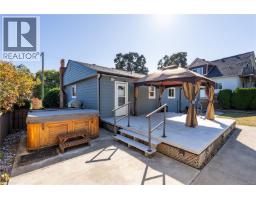 916 Burnside Rd W, Saanich, BC V8Z1N2 Photo 22