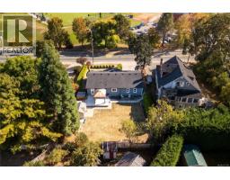 916 Burnside Rd W, Saanich, BC V8Z1N2 Photo 29
