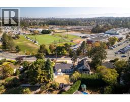 916 Burnside Rd W, Saanich, BC V8Z1N2 Photo 33
