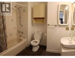 Family room - 235 Shawcliffe Circle Sw, Calgary, AB T2Y1E8 Photo 11