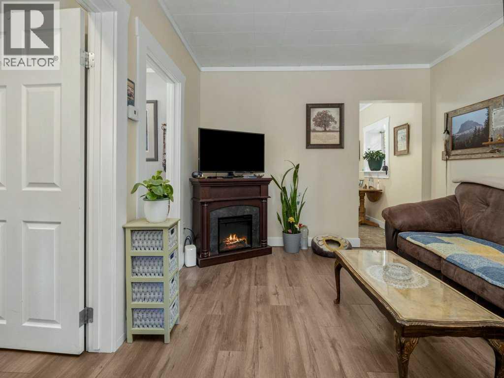 11713 20 Avenue - Image 5