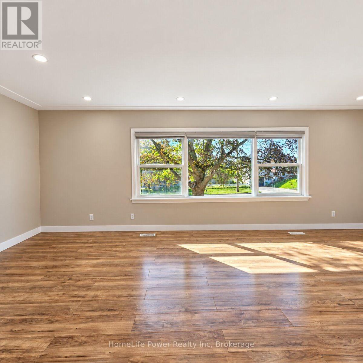 2 - 112 HEIMAN STREET — photo 2