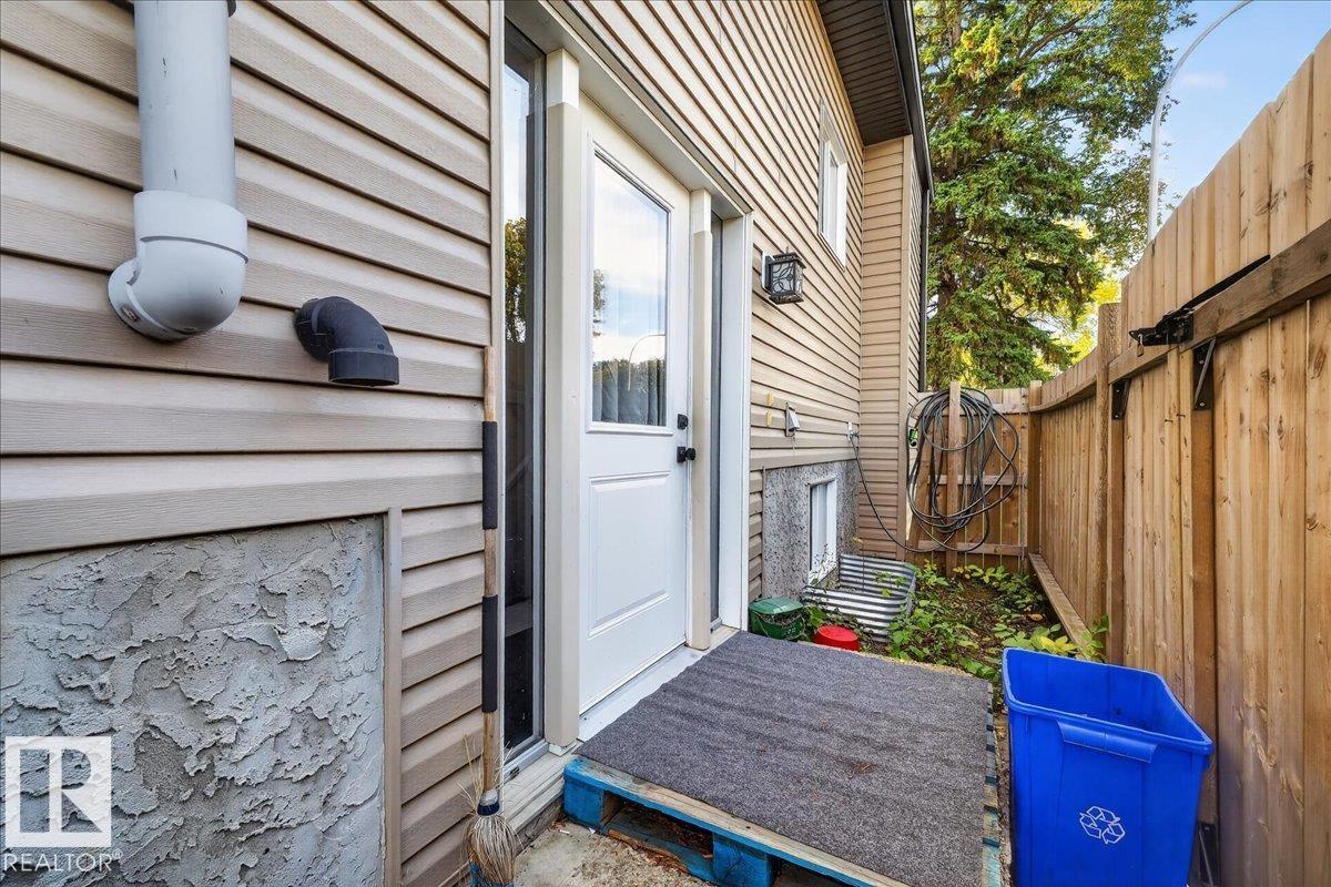 11947 67 ST NW - 44