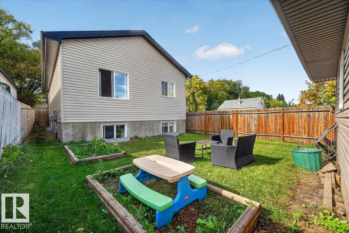 11947 67 ST NW - 47