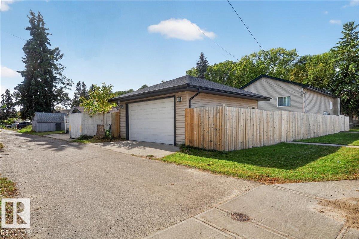 11947 67 ST NW - 51