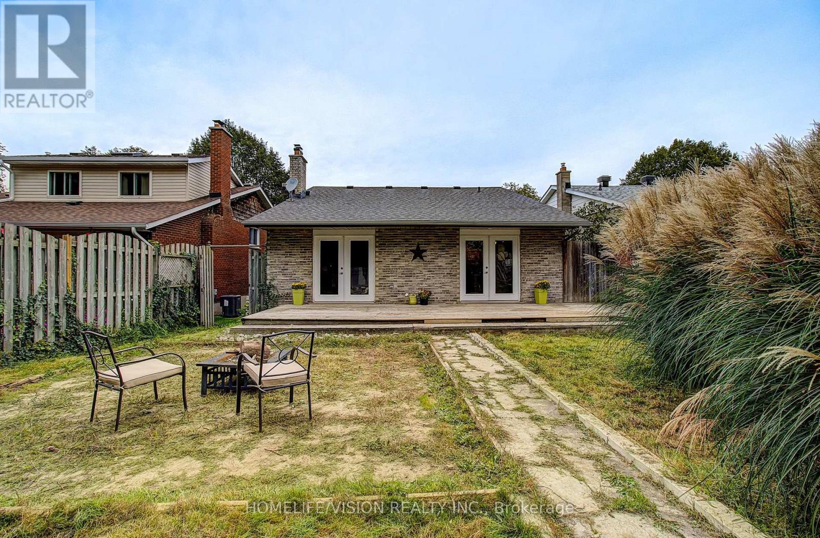 25 RADCLIFFE DRIVE - 34