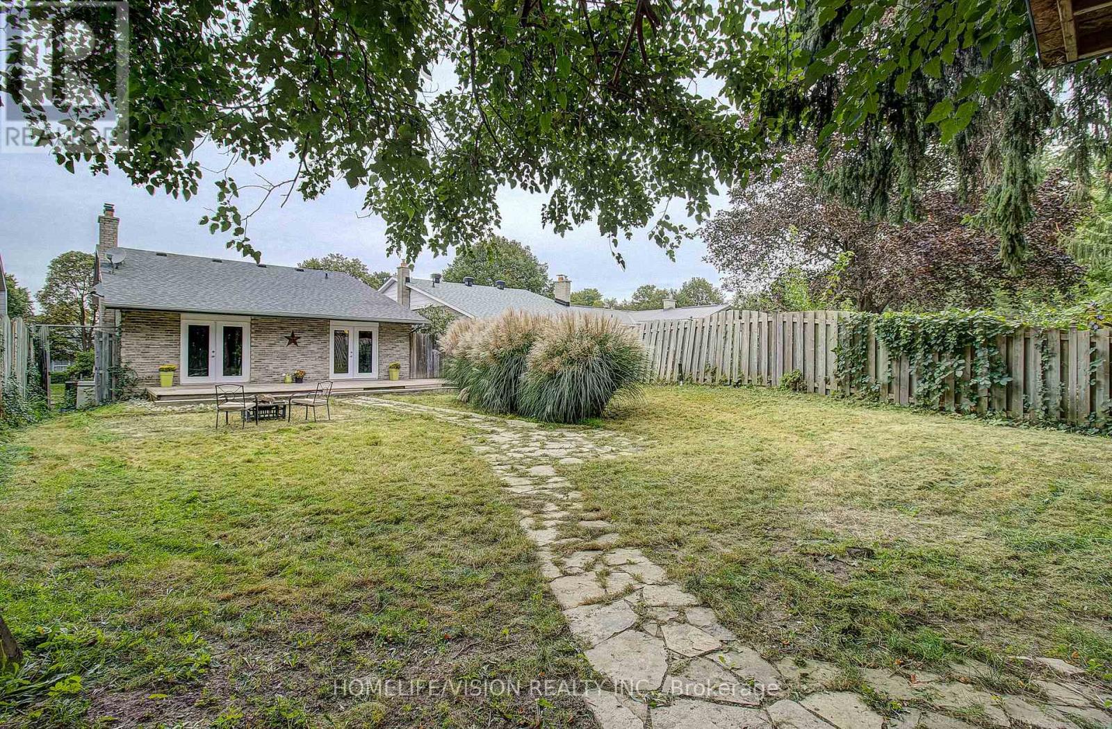 25 RADCLIFFE DRIVE - 35