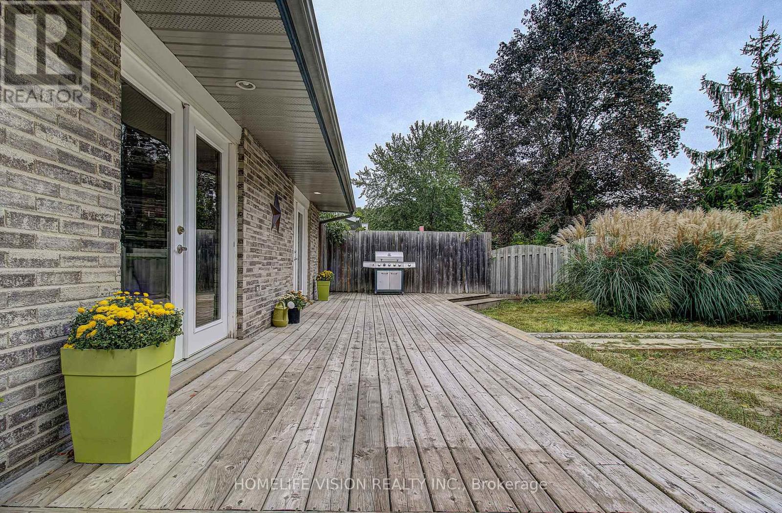 25 RADCLIFFE DRIVE - 38