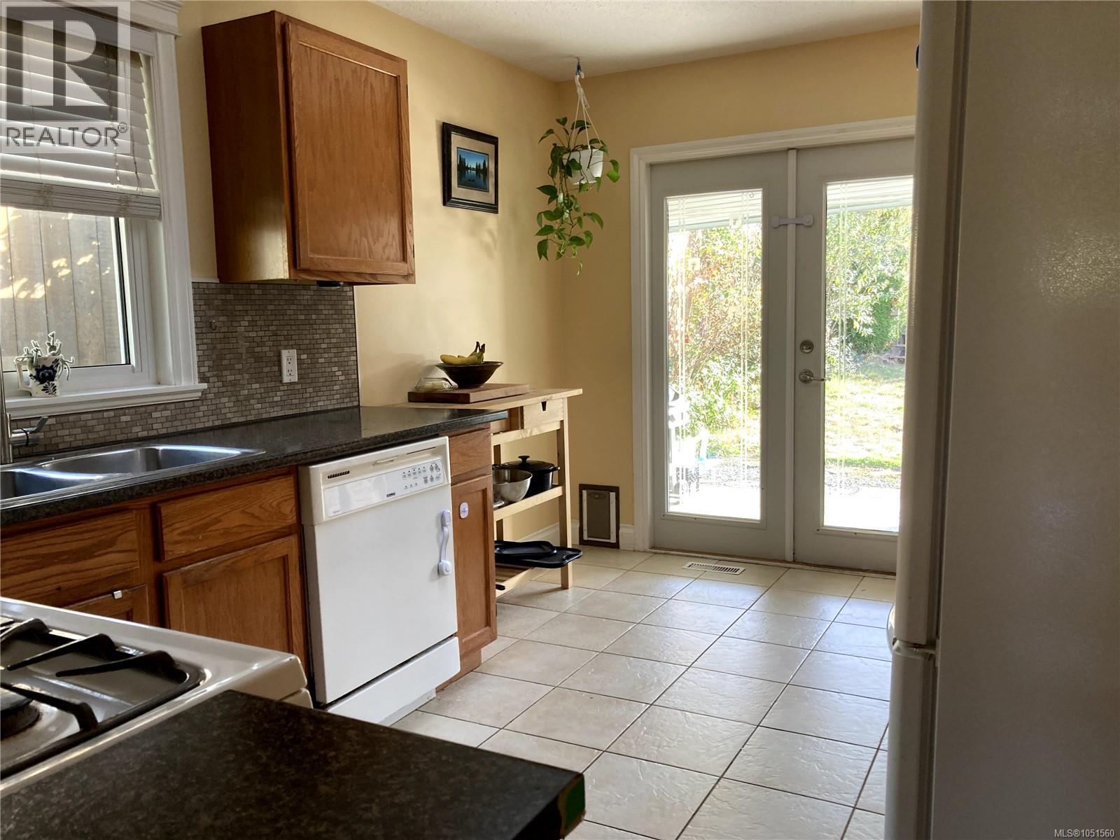 702 Hamilton Ave, Nanaimo