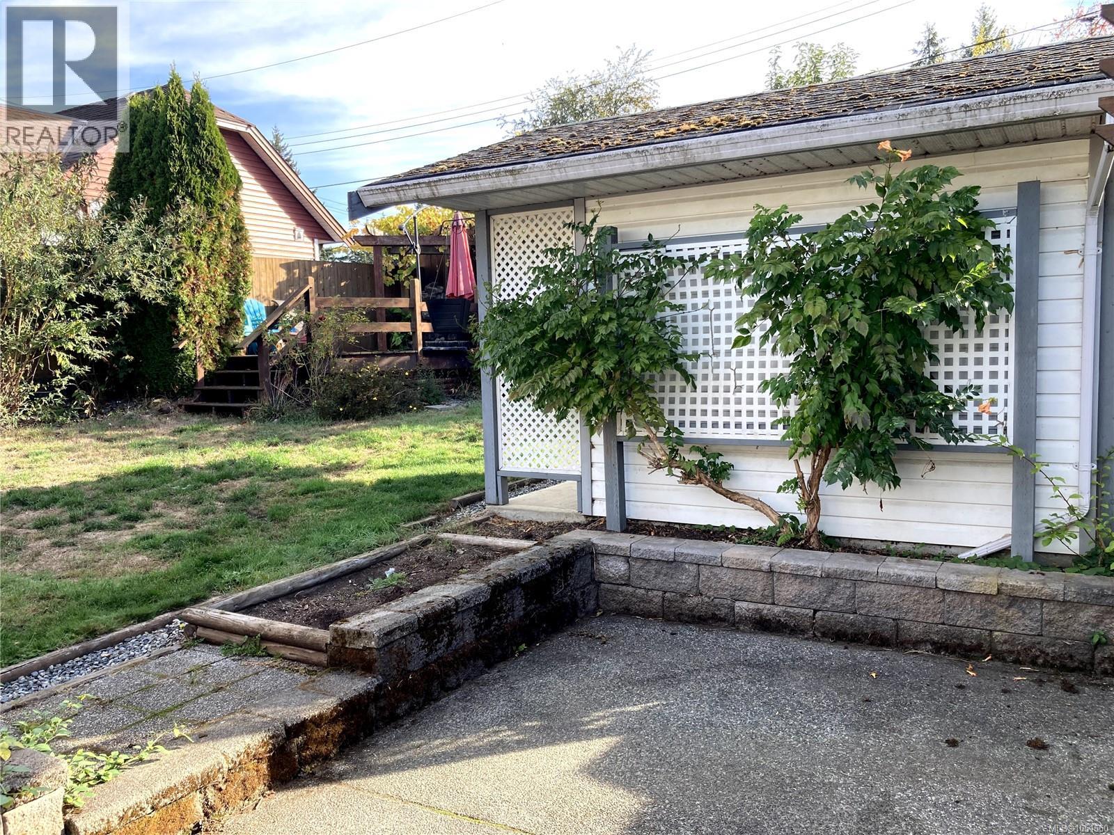 702 Hamilton Ave, Nanaimo