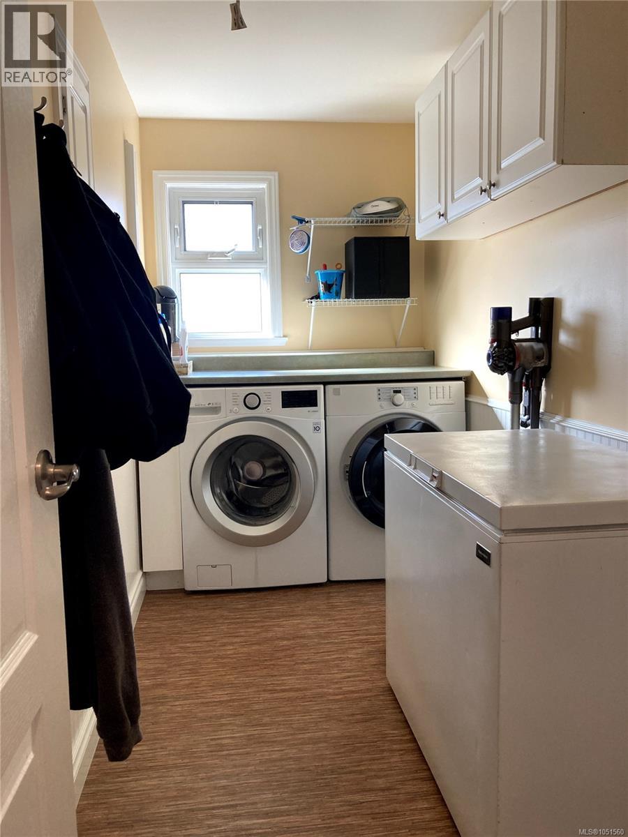 702 Hamilton Ave, Nanaimo