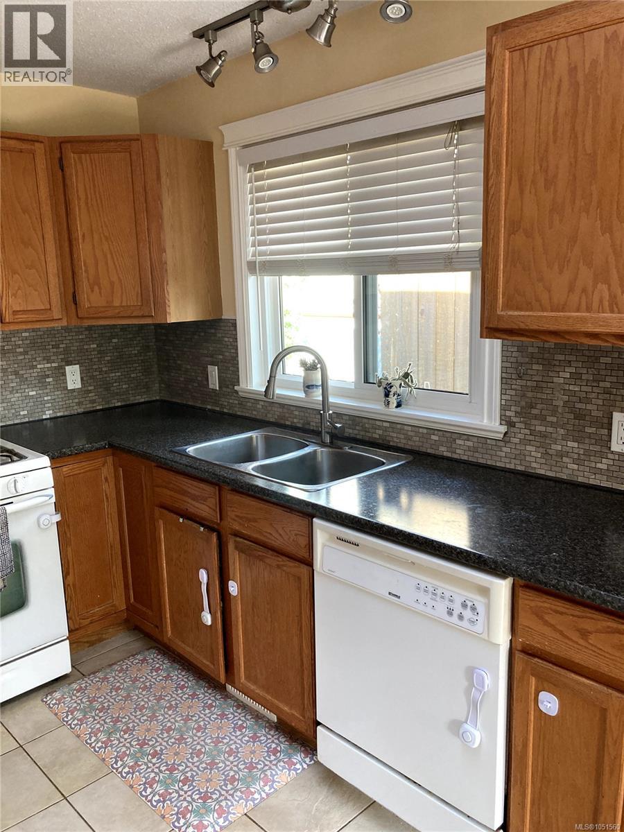 702 Hamilton Ave, Nanaimo