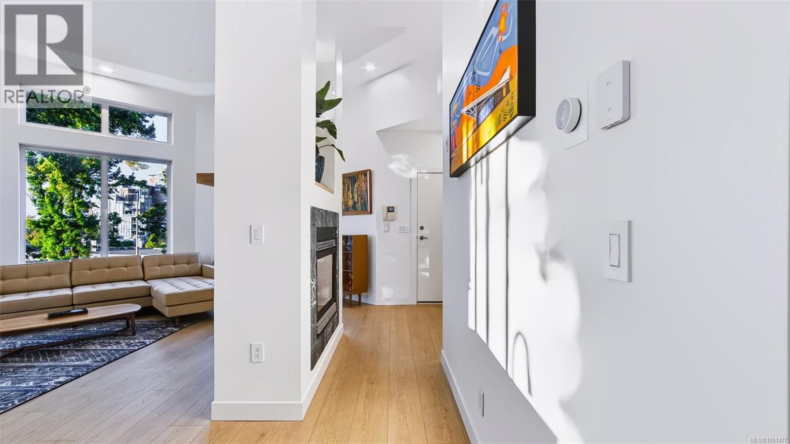 15 60 Dallas Rd, Victoria - Image 1