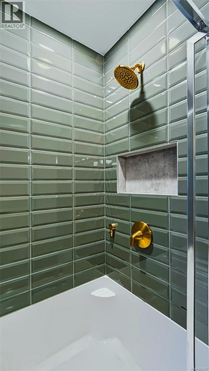 15 60 Dallas Rd, Victoria - Image 1