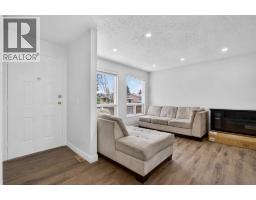 128 Castledale Crescent NE - photo 4