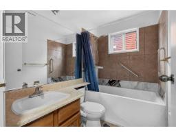 128 Castledale Crescent NE - photo 8