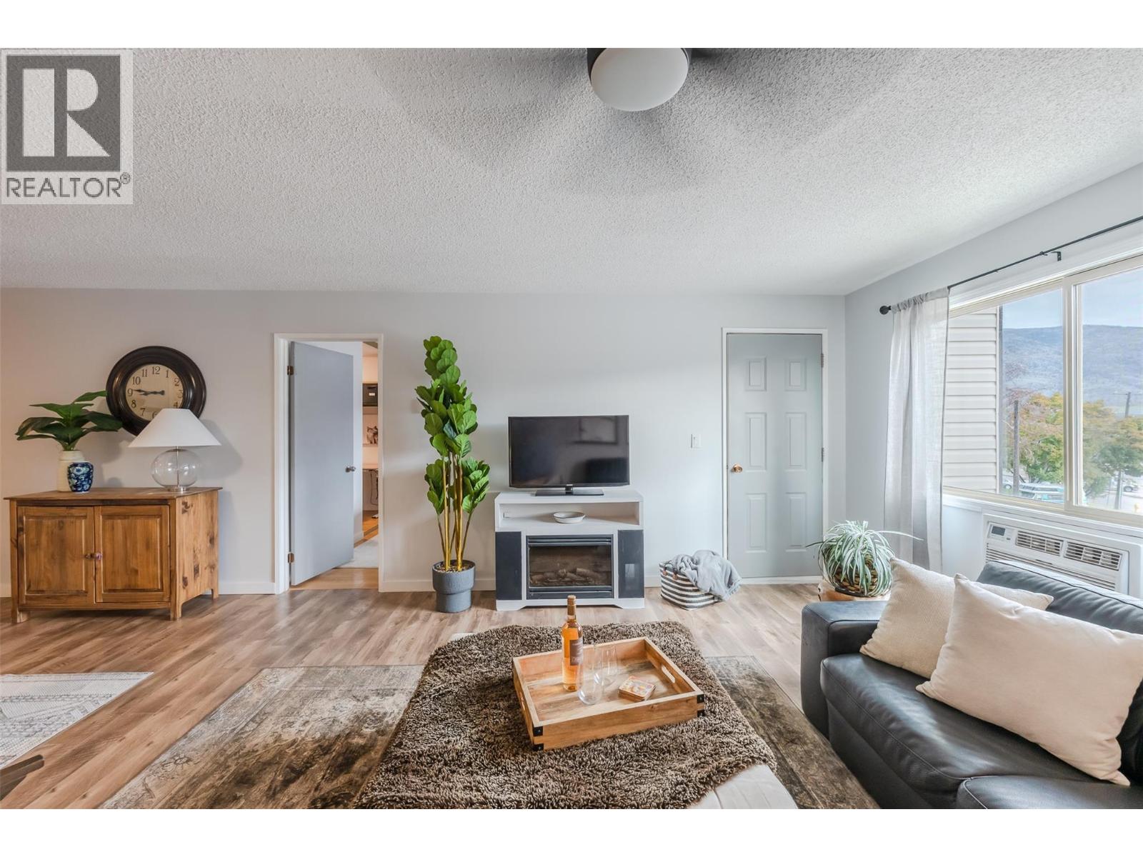529 Co-Op Avenue Unit# 10, Oliver
