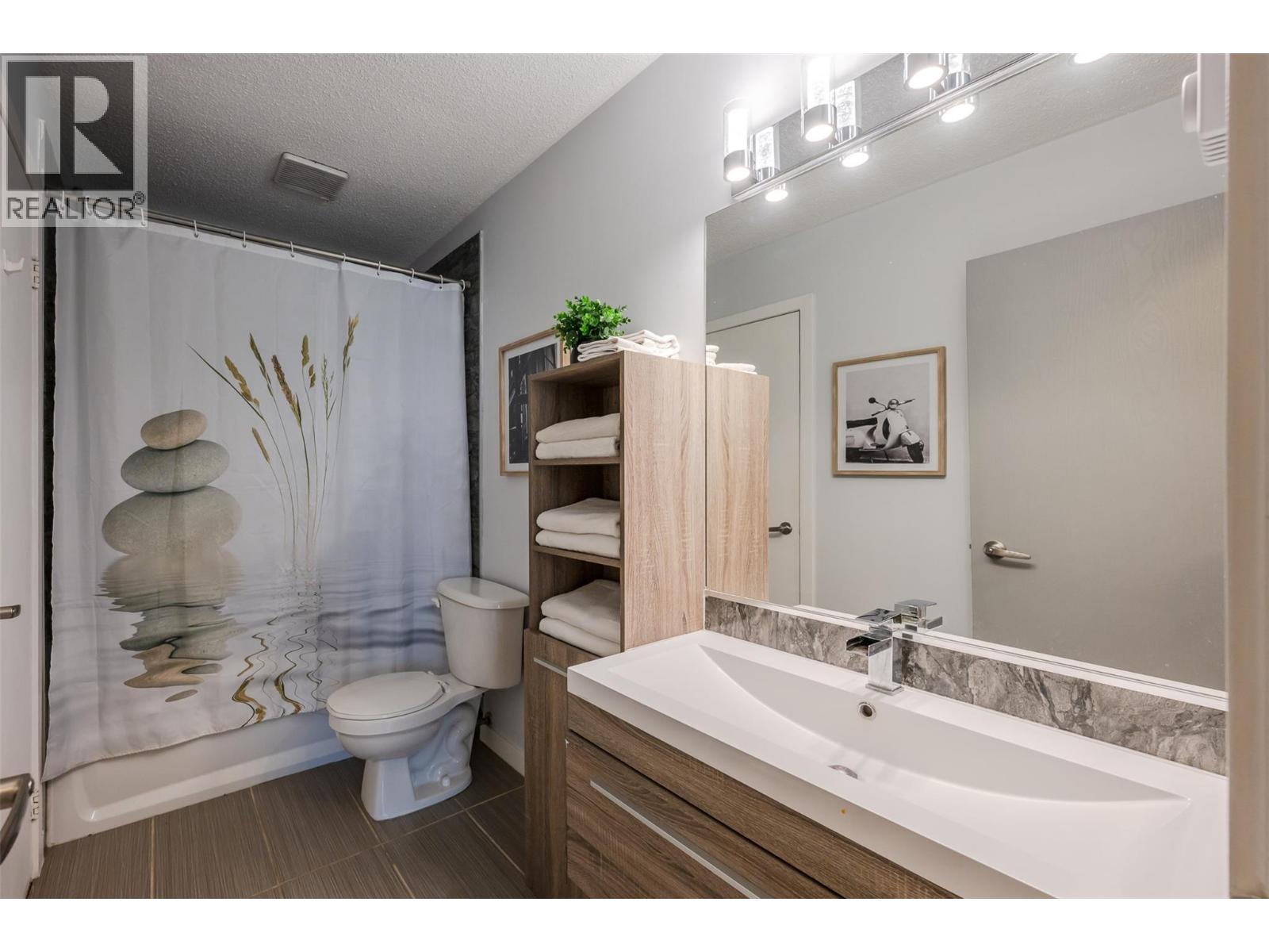 529 Co-Op Avenue Unit# 10, Oliver