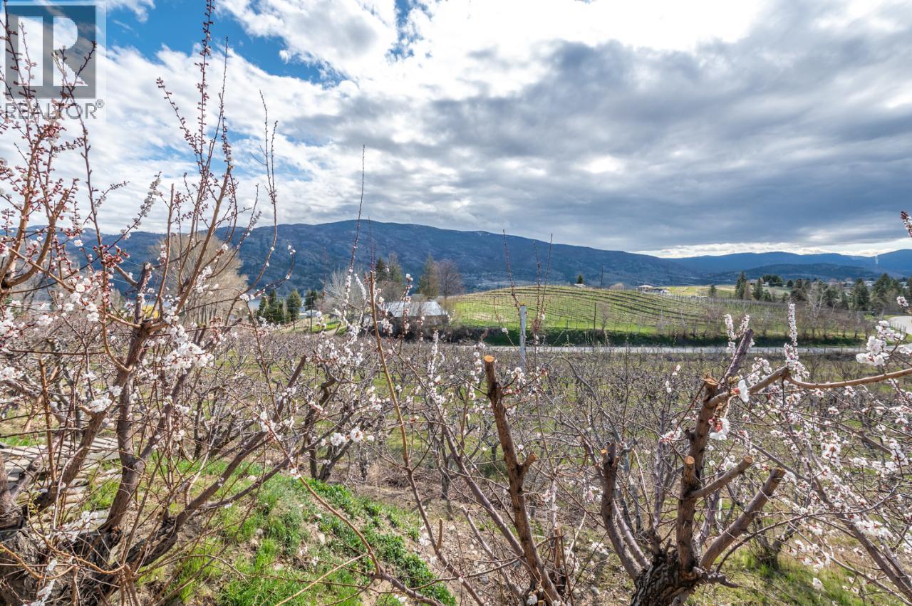 346 HWY 97, Kaleden