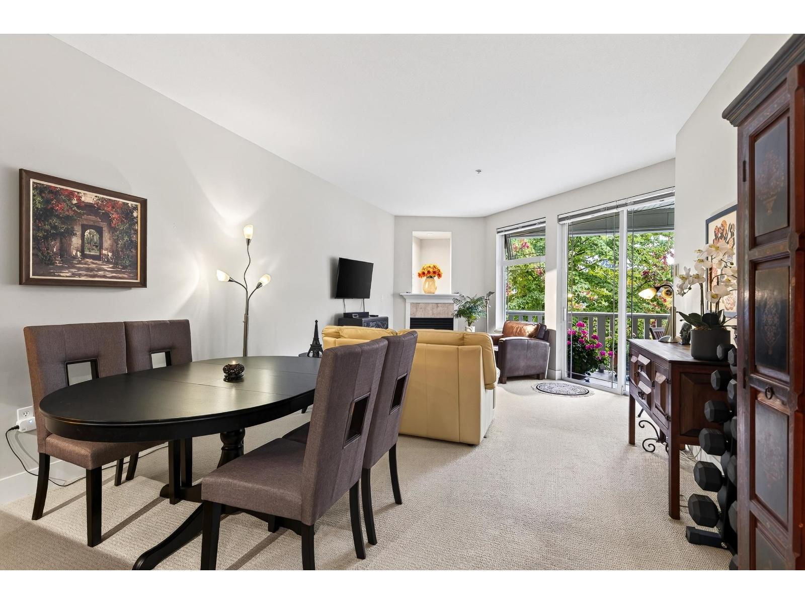 215 15392 16A AVENUE, Surrey